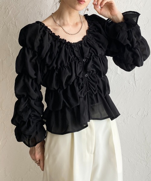 She's Closet(シーズクローゼット)の「2WAY オフショルダー 長袖 パフスリーブ クシュクシュシャーリングブラウス(シャツ/ブラウス・レディース・ブラック/ブラウン/アイボリー/テラコッタ・FREE)」の2枚目の写真