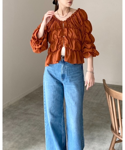 She's Closet(シーズクローゼット)の「2WAY オフショルダー 長袖 パフスリーブ クシュクシュシャーリングブラウス(シャツ/ブラウス・レディース・ブラック/ブラウン/アイボリー/テラコッタ・FREE)」の14枚目の写真
