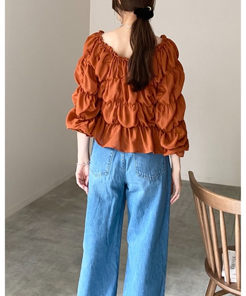 She's Closet(シーズクローゼット)の「2WAY オフショルダー 長袖 パフスリーブ クシュクシュシャーリングブラウス(シャツ/ブラウス・レディース・ブラック/ブラウン/アイボリー/テラコッタ・FREE)」の15枚目の写真