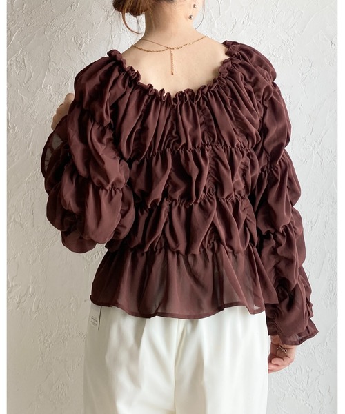 She's Closet(シーズクローゼット)の「2WAY オフショルダー 長袖 パフスリーブ クシュクシュシャーリングブラウス(シャツ/ブラウス・レディース・ブラック/ブラウン/アイボリー/テラコッタ・FREE)」の9枚目の写真