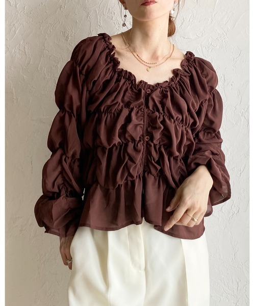 She's Closet(シーズクローゼット)の「2WAY オフショルダー 長袖 パフスリーブ クシュクシュシャーリングブラウス(シャツ/ブラウス・レディース・ブラック/ブラウン/アイボリー/テラコッタ・FREE)」の16枚目の写真