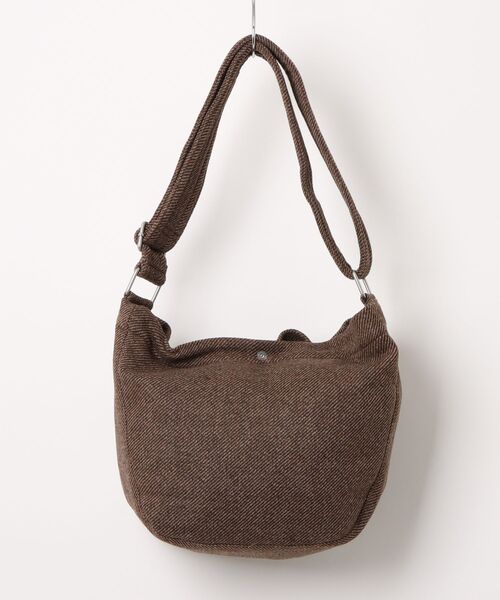 A.P.C.（アーペーセー）の「BESACE JOURNAL SMALL（ボディバッグ/ウエストポーチ・メンズ・ブラウン系その他・ONESIZE）」の2枚目の写真