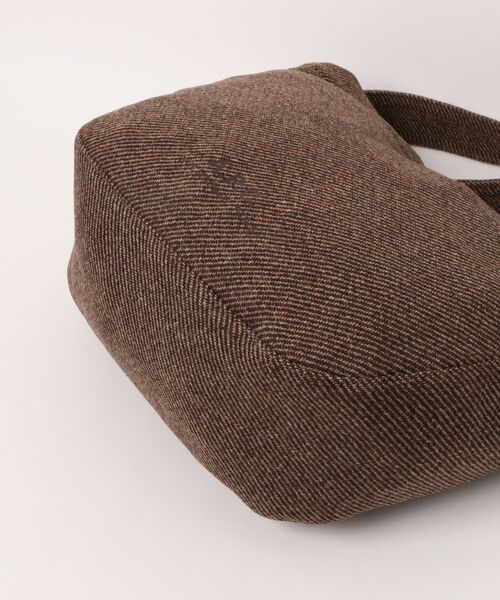 A.P.C.（アーペーセー）の「BESACE JOURNAL SMALL（ボディバッグ/ウエストポーチ・メンズ・ブラウン系その他・ONESIZE）」の3枚目の写真