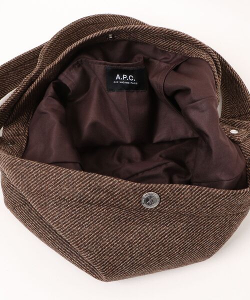 A.P.C.（アーペーセー）の「BESACE JOURNAL SMALL（ボディバッグ/ウエストポーチ・メンズ・ブラウン系その他・ONESIZE）」の4枚目の写真