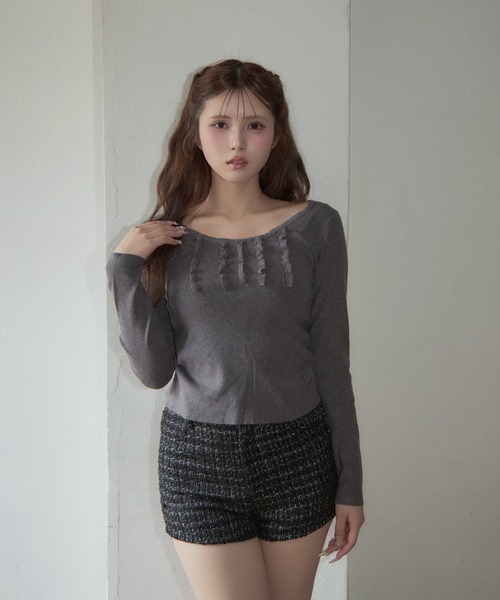 TITTY&CO.(ティティーアンドコー)の「フロントフリルリブニット(ニット/セーター・レディース・グレー/チャコールグレー・FREE)」の3枚目の写真