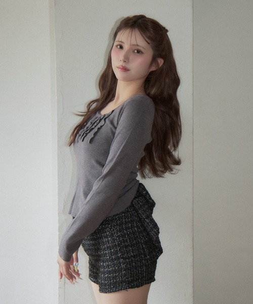 TITTY&CO.(ティティーアンドコー)の「フロントフリルリブニット(ニット/セーター・レディース・グレー/チャコールグレー・FREE)」の4枚目の写真