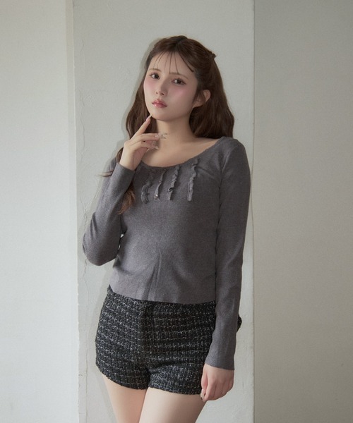 TITTY&CO.(ティティーアンドコー)の「フロントフリルリブニット(ニット/セーター・レディース・グレー/チャコールグレー・FREE)」の6枚目の写真