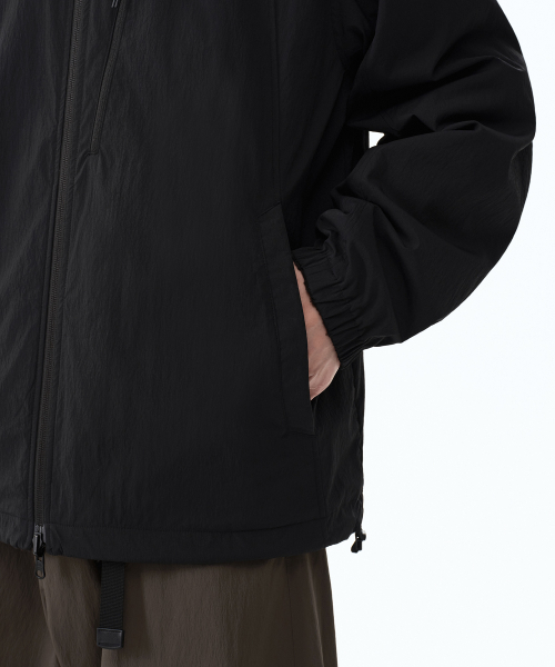 MUSINSA STANDARD（ムシンサスタンダード）の「[シティレジャー] リバーシブルメッシュフリースハイネックワンドブレイカー [ブラック]（ナイロンジャケット・メンズ・その他・LARGE/2XL/SMALL/X-LARGE/MEDIUM）」の3枚目の写真