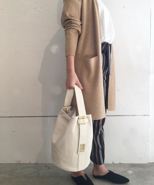 Banner Barrett(バナーバレット)の「WEB限定 【ME AND HER】3WAY帆布ランドリーBAG(ショルダーバッグ・レディース・キャメル/アイボリー/ブラック・FREE)」の2枚目の写真