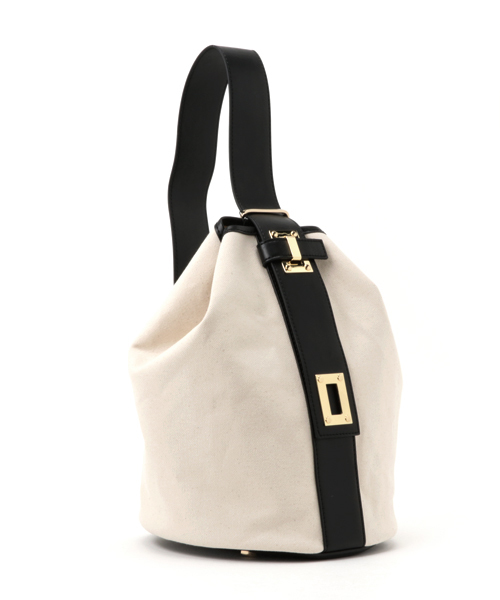 Banner Barrett(バナーバレット)の「WEB限定 【ME AND HER】3WAY帆布ランドリーBAG(ショルダーバッグ・レディース・キャメル/アイボリー/ブラック・FREE)」の14枚目の写真