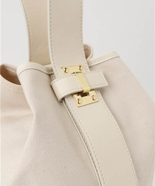 Banner Barrett(バナーバレット)の「WEB限定 【ME AND HER】3WAY帆布ランドリーBAG(ショルダーバッグ・レディース・キャメル/アイボリー/ブラック・FREE)」の5枚目の写真