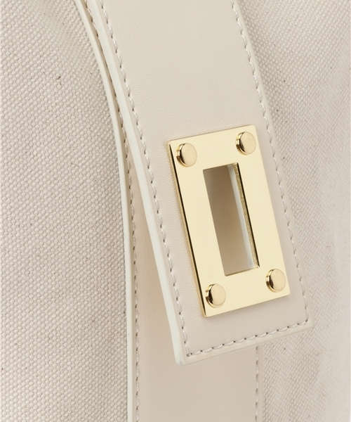 Banner Barrett(バナーバレット)の「WEB限定 【ME AND HER】3WAY帆布ランドリーBAG(ショルダーバッグ・レディース・キャメル/アイボリー/ブラック・FREE)」の6枚目の写真