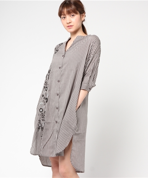 LBC(エルビーシー)の「刺繍ストライプワンピース (ワンピース・レディース・ブルー/ブラック/ホワイト・MEDIUM/LARGE)」の2枚目の写真