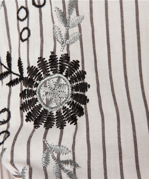 LBC(エルビーシー)の「刺繍ストライプワンピース (ワンピース・レディース・ブルー/ブラック/ホワイト・MEDIUM/LARGE)」の12枚目の写真