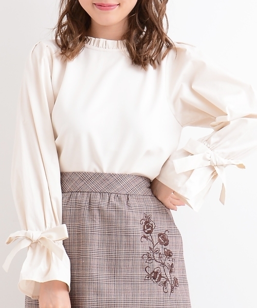 MAJESTIC LEGON（マジェスティックレゴン）の「【WEB限定価格】袖口リボン異素材プルオーバー（Tシャツ/カットソー・レディース・ダークグリーン/アイボリー/ボルドー/ブラック・MEDIUM）」の8枚目の写真