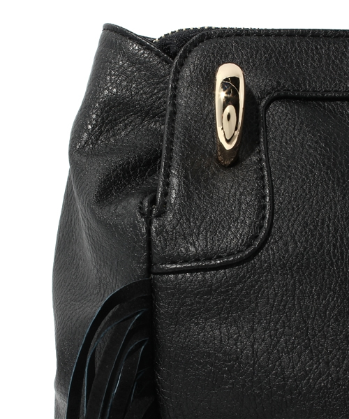 Chico（チコ）の「2WAYフリンジバック（ショルダーバッグ・レディース・アイボリー/グレイッシュベージュ/ブラック・FREE）」の5枚目の写真