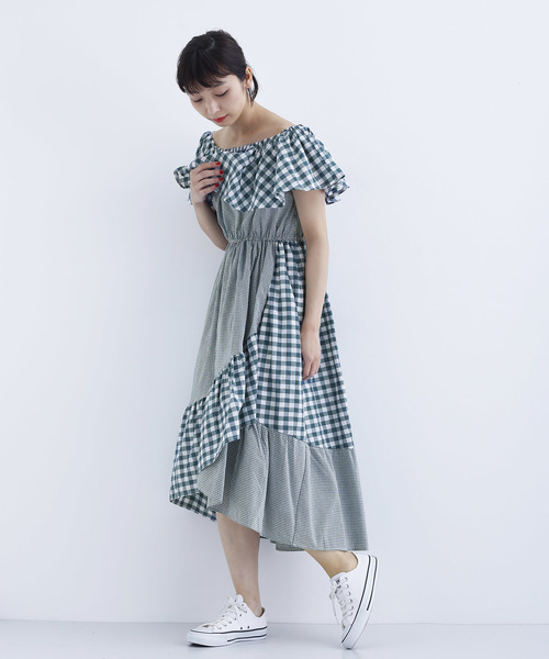 MERLOT（メルロー）の「ギンガムチェック柄オフショルフリルワンピース