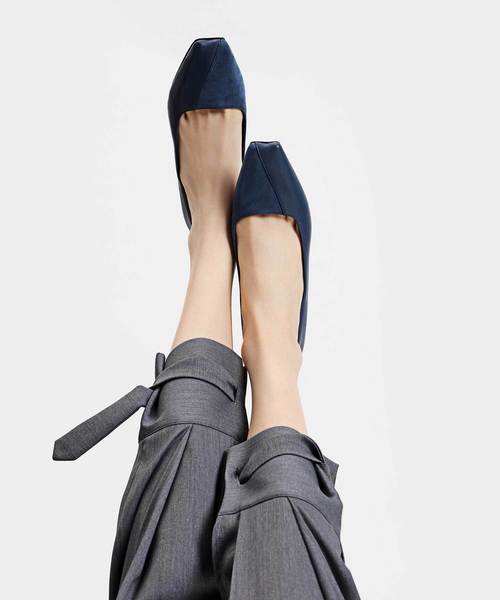 CHARLES & KEITH(チャールズ & キース)の「トラペーズヒールパンプス / TRAPEZE HEEL PUMPS(パンプス・レディース・ブラック/ブルー・22.5cm/23cm/23.5cm/24.5cm/25cm)」の14枚目の写真