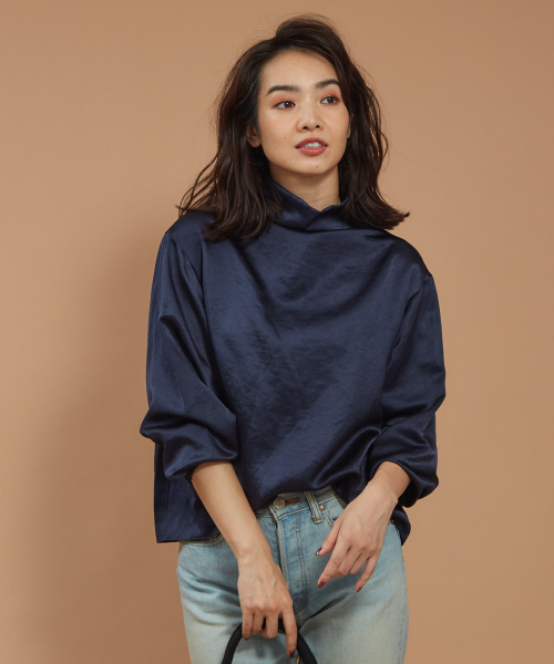 Abahouse Devinette（ドゥヴィネット）の「ドレープネックブラウス（シャツ/ブラウス・レディース・ベージュ/ネイビー・フリー）」の2枚目の写真