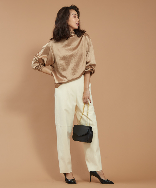 Abahouse Devinette（ドゥヴィネット）の「ドレープネックブラウス（シャツ/ブラウス・レディース・ベージュ/ネイビー・フリー）」の8枚目の写真