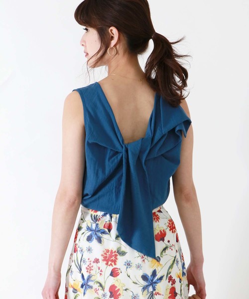 HER CLOSET(ハークローゼット)の「【HERCLOSET】前後2WAYツイストリボンノースリトップス(シャツ/ブラウス・レディース・アイボリー/ベージュ/ブラック/マスタード/カーキ/ブルー系その他・M)」の5枚目の写真