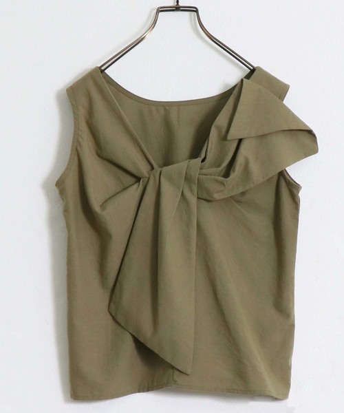 HER CLOSET(ハークローゼット)の「【HERCLOSET】前後2WAYツイストリボンノースリトップス(シャツ/ブラウス・レディース・アイボリー/ベージュ/ブラック/マスタード/カーキ/ブルー系その他・M)」の14枚目の写真