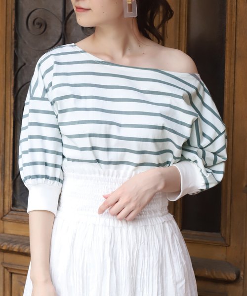 one after another NICE CLAUP(ワンアフターアナザーナイスクラップ)の「ワンショルダー2wayトップス(Tシャツ/カットソー・レディース・オフホワイト/ブラウン/テラコッタ/ベージュ/グリーン・FREE)」の5枚目の写真