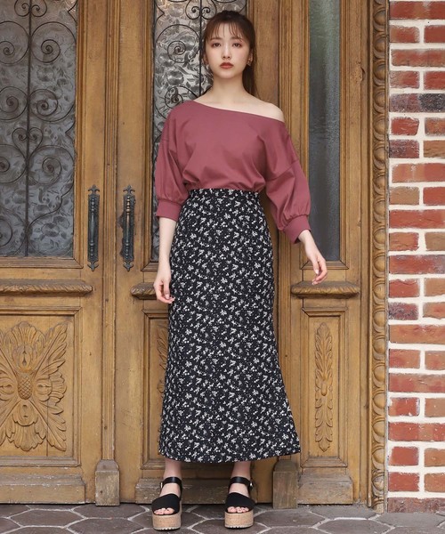 one after another NICE CLAUP(ワンアフターアナザーナイスクラップ)の「ワンショルダー2wayトップス(Tシャツ/カットソー・レディース・オフホワイト/ブラウン/テラコッタ/ベージュ/グリーン・FREE)」の11枚目の写真