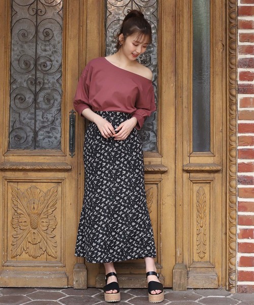 one after another NICE CLAUP(ワンアフターアナザーナイスクラップ)の「ワンショルダー2wayトップス(Tシャツ/カットソー・レディース・オフホワイト/ブラウン/テラコッタ/ベージュ/グリーン・FREE)」の13枚目の写真