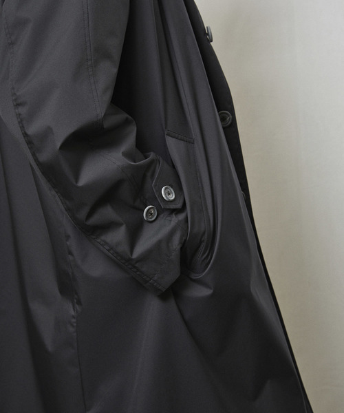 メゾンスペシャル ZAMZAポケッタブル2.5レイヤーロングステンコート MAISON SPECIAL（メゾンスペシャル）の「“雨を弾く”ZAMZAポケッタブル