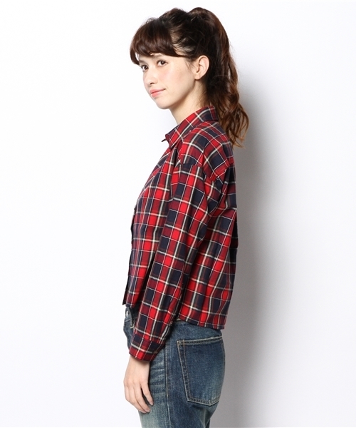 Ray BEAMS（レイビームス）の「Ray BEAMS / チェック クロップドシャツ（シャツ/ブラウス・レディース・ダークブラウン/ネイビー・ONE SIZE）」の4枚目の写真