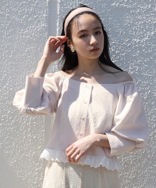 one after another NICE CLAUP（ワンアフターアナザーナイスクラップ）の「パフスリーブ裾レースブラウス（シャツ/ブラウス・レディース・ベージュ/オフホワイト/ブラック系その他/ベージュ系その他・FREE）」の4枚目の写真