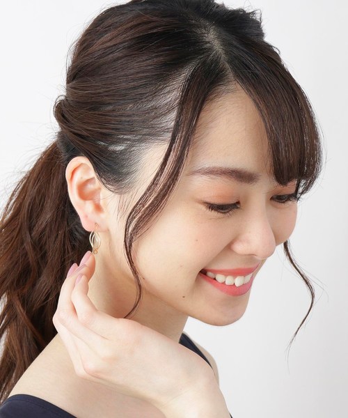 COCOSHNIK(ココシュニック)の「K10ウェーブライン フープピアス 大(ピアス(両耳用)・レディース・ホワイト系その他7・00)」の7枚目の写真