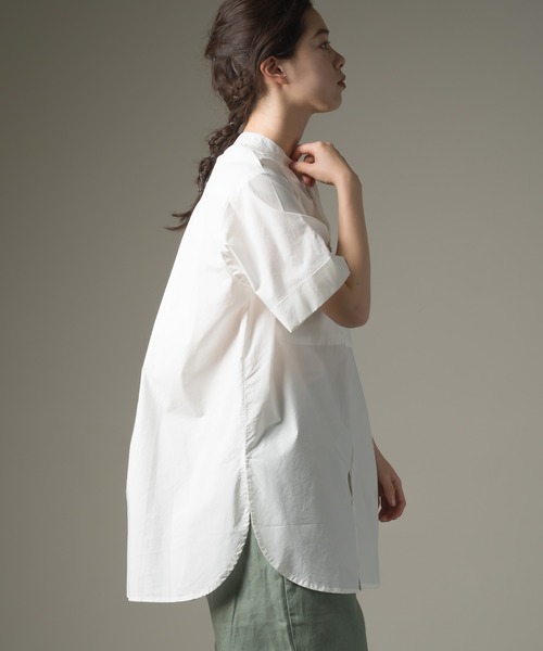 OMNES(オムネス)の「タイプライター 比翼バンドカラー半袖シャツ ビッグポケット(シャツ/ブラウス・レディース・ホワイト/ブラック/ライトグレー/ベージュ・FREE)」の2枚目の写真