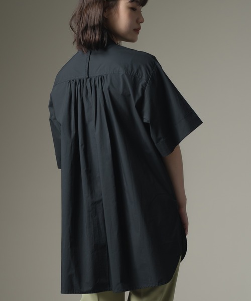 OMNES(オムネス)の「タイプライター 比翼バンドカラー半袖シャツ ビッグポケット(シャツ/ブラウス・レディース・ホワイト/ブラック/ライトグレー/ベージュ・FREE)」の9枚目の写真