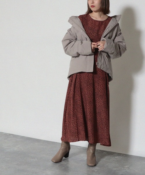 Cheek（チーク）の「フーディーシームレスショートダウン（ダウンジャケット/コート・レディース・ブラック/カーキ/グレイッシュベージュ・MEDIUM）」の10枚目の写真