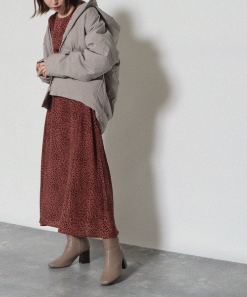 Cheek（チーク）の「フーディーシームレスショートダウン（ダウンジャケット/コート・レディース・ブラック/カーキ/グレイッシュベージュ・MEDIUM）」の16枚目の写真