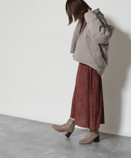 Cheek（チーク）の「フーディーシームレスショートダウン（ダウンジャケット/コート・レディース・ブラック/カーキ/グレイッシュベージュ・MEDIUM）」の21枚目の写真