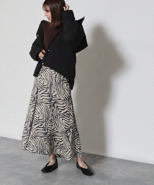 Cheek（チーク）の「フーディーシームレスショートダウン（ダウンジャケット/コート・レディース・ブラック/カーキ/グレイッシュベージュ・MEDIUM）」の12枚目の写真