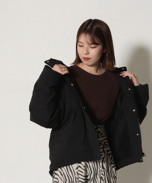 Cheek（チーク）の「フーディーシームレスショートダウン（ダウンジャケット/コート・レディース・ブラック/カーキ/グレイッシュベージュ・MEDIUM）」の11枚目の写真