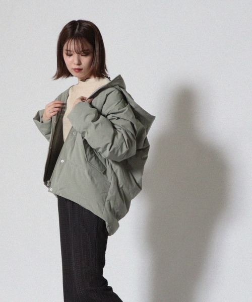 Cheek（チーク）の「フーディーシームレスショートダウン（ダウンジャケット/コート・レディース・ブラック/カーキ/グレイッシュベージュ・MEDIUM）」の19枚目の写真