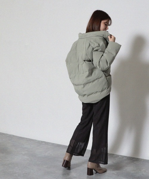 Cheek（チーク）の「フーディーシームレスショートダウン（ダウンジャケット/コート・レディース・ブラック/カーキ/グレイッシュベージュ・MEDIUM）」の14枚目の写真