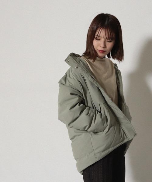Cheek（チーク）の「フーディーシームレスショートダウン（ダウンジャケット/コート・レディース・ブラック/カーキ/グレイッシュベージュ・MEDIUM）」の13枚目の写真