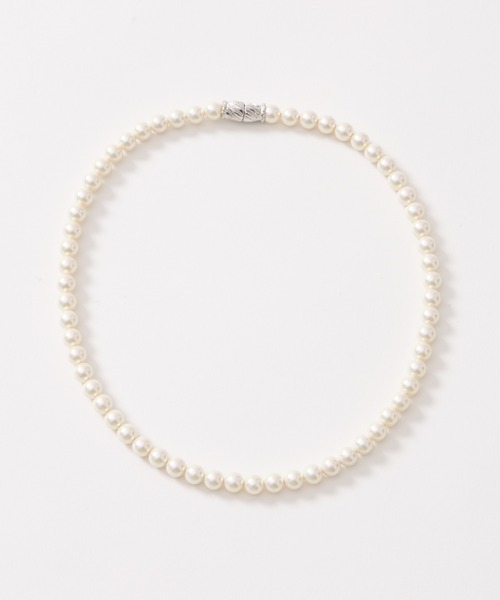 AIMER（エメ）の「【喪服用・WEB限定】マグネット式 6.5ｍｍ珠 貝パールネックレス（ネックレス・レディース・ホワイト/ブラック/グレー・FREE）」の4枚目の写真