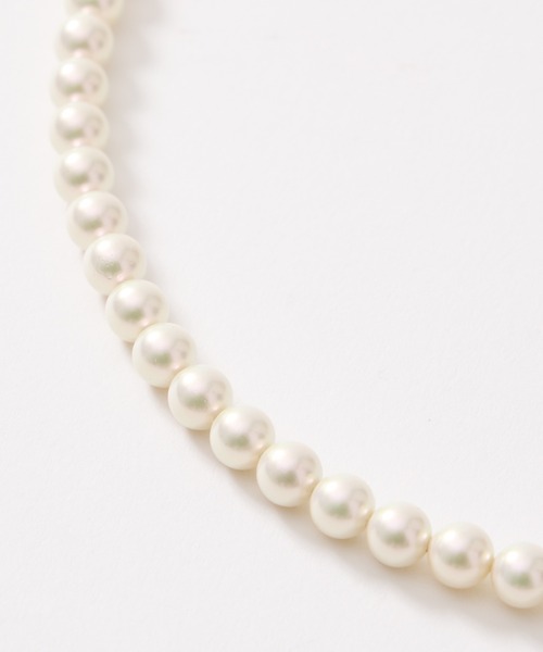 AIMER（エメ）の「【喪服用・WEB限定】マグネット式 6.5ｍｍ珠 貝パールネックレス（ネックレス・レディース・ホワイト/ブラック/グレー・FREE）」の5枚目の写真
