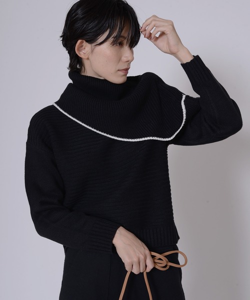 ECRIRE(エクリール)の「ポンチョカラーデザインニット(ニット/セーター・レディース・ブラック/アイボリー・フリー)」の2枚目の写真