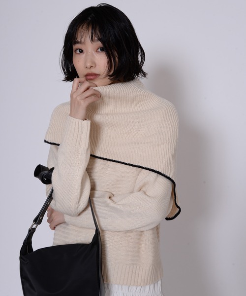 ECRIRE(エクリール)の「ポンチョカラーデザインニット(ニット/セーター・レディース・ブラック/アイボリー・フリー)」の3枚目の写真