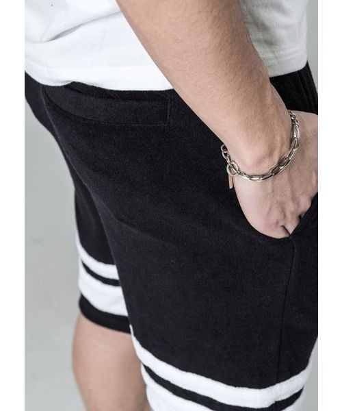 REGIEVO（レジエボ）の「REGIEVO 上品な大人のパイルショートパンツ（スウェットパンツ・メンズ・ブラック/オフホワイト・S/M/L/XL）」の5枚目の写真