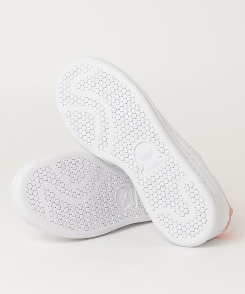 adidas(アディダス)の「adidas アディダス STAN SMITH W スタンスミス W FX5677 FWWT/SCOR/CWHT(スニーカー・レディース・ホワイト・22.5cm/26.0cm/24.5cm/23.0cm/22.0cm/23.5cm/25.0cm/25.5cm/24.0cm/26.5cm)」の3枚目の写真