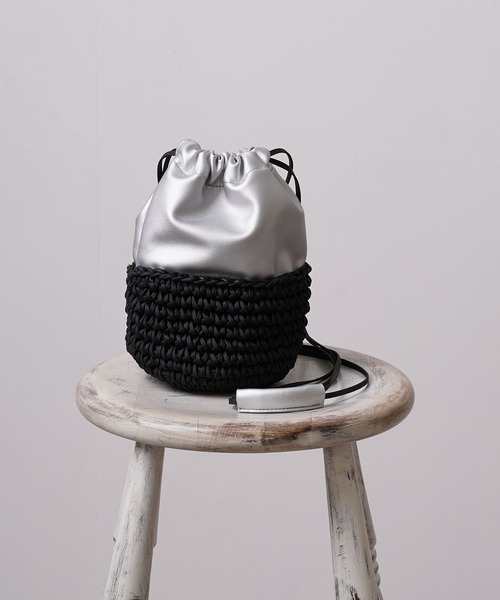 Laugoa(ラウゴア)の「VLA ショルダー かごバッグ(かごバッグ・レディース・ブラック/パープル/シルバー/アイボリー・9)」の4枚目の写真